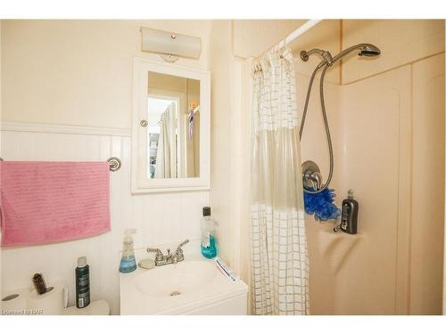 242 Jarvis Street, Fort Erie, ON - Indoor Photo Showing Bathroom