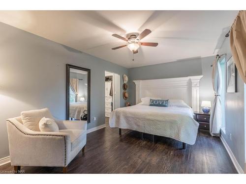 2547 Thunder Bay Road, Fort Erie, ON - Indoor Photo Showing Bedroom