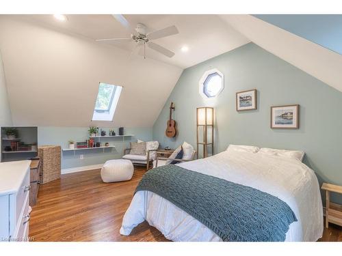 2547 Thunder Bay Road, Fort Erie, ON - Indoor Photo Showing Bedroom