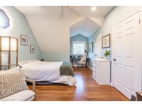 2547 Thunder Bay Road, Fort Erie, ON - Indoor Photo Showing Bedroom