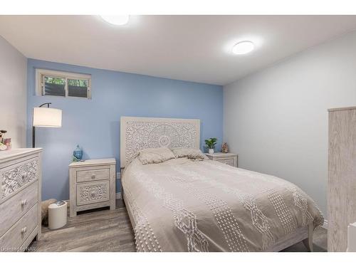 2547 Thunder Bay Road, Fort Erie, ON - Indoor Photo Showing Bedroom