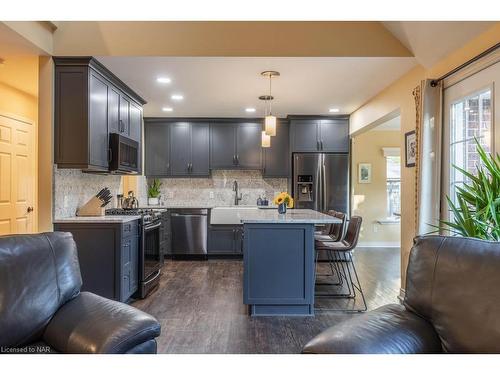 2547 Thunder Bay Road, Fort Erie, ON - Indoor Photo Showing Kitchen With Upgraded Kitchen