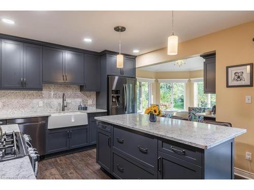 2547 Thunder Bay Road, Fort Erie, ON - Indoor Photo Showing Kitchen With Upgraded Kitchen