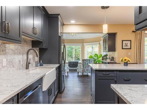 2547 Thunder Bay Road, Fort Erie, ON - Indoor Photo Showing Kitchen With Upgraded Kitchen