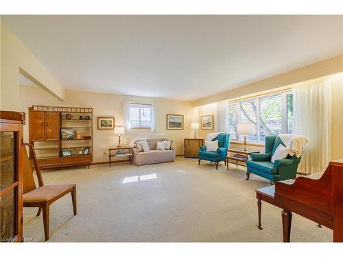 9 Cedar Street, Port Colborne, ON - Indoor Photo Showing Living Room