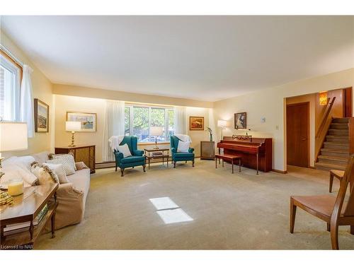 9 Cedar Street, Port Colborne, ON - Indoor Photo Showing Living Room