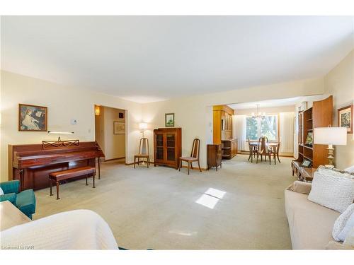 9 Cedar Street, Port Colborne, ON - Indoor Photo Showing Living Room