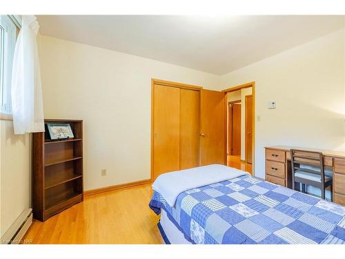 9 Cedar Street, Port Colborne, ON - Indoor Photo Showing Bedroom