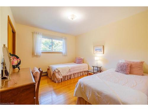 9 Cedar Street, Port Colborne, ON - Indoor Photo Showing Bedroom