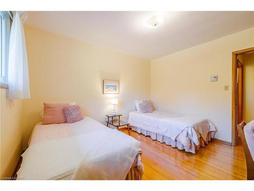 9 Cedar Street, Port Colborne, ON - Indoor Photo Showing Bedroom