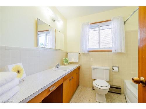 9 Cedar Street, Port Colborne, ON - Indoor Photo Showing Bathroom