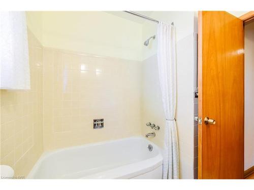 9 Cedar Street, Port Colborne, ON - Indoor Photo Showing Bathroom