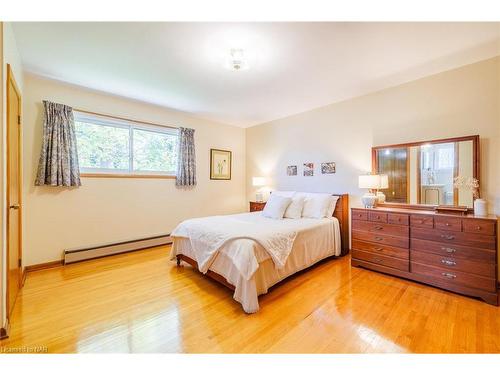 9 Cedar Street, Port Colborne, ON - Indoor Photo Showing Bedroom