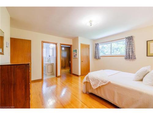 9 Cedar Street, Port Colborne, ON - Indoor Photo Showing Bedroom