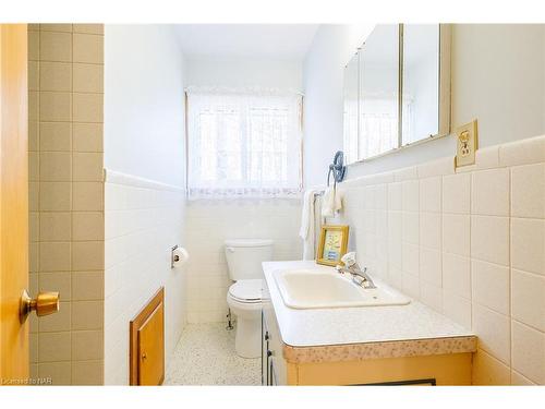 9 Cedar Street, Port Colborne, ON - Indoor Photo Showing Bathroom