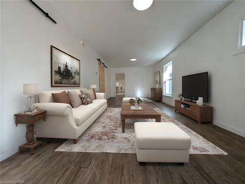 4327 Ellis Street, Niagara Falls, ON - Indoor Photo Showing Living Room