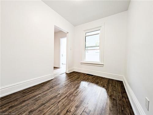 4327 Ellis Street, Niagara Falls, ON - Indoor Photo Showing Other Room