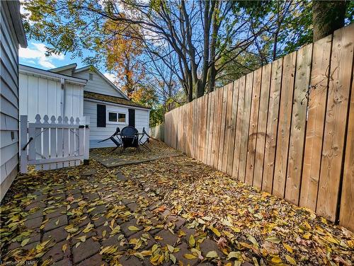 4327 Ellis Street, Niagara Falls, ON - Outdoor