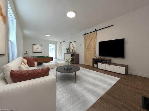 4327 Ellis Street, Niagara Falls, ON - Indoor Photo Showing Living Room