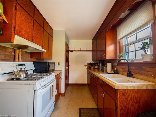 42026 Hwy 3, Wainfleet, ON - Indoor Photo Showing Kitchen With Double Sink