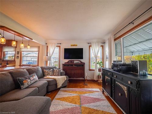 42026 Hwy 3, Wainfleet, ON - Indoor Photo Showing Living Room