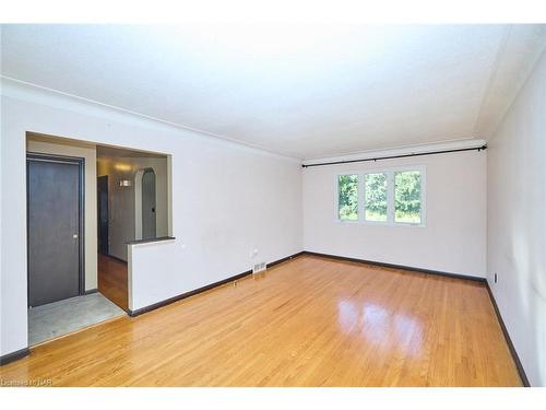 5 Cherrywood Avenue, Fonthill, ON - Indoor Photo Showing Other Room