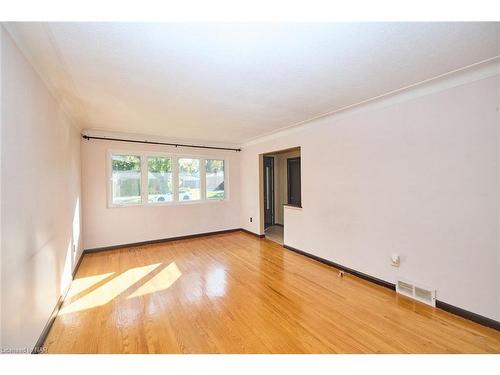 5 Cherrywood Avenue, Fonthill, ON - Indoor Photo Showing Other Room