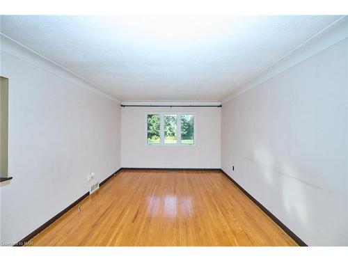 5 Cherrywood Avenue, Fonthill, ON - Indoor Photo Showing Other Room