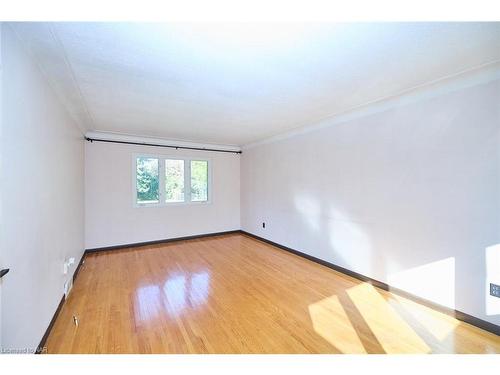 5 Cherrywood Avenue, Fonthill, ON - Indoor Photo Showing Other Room