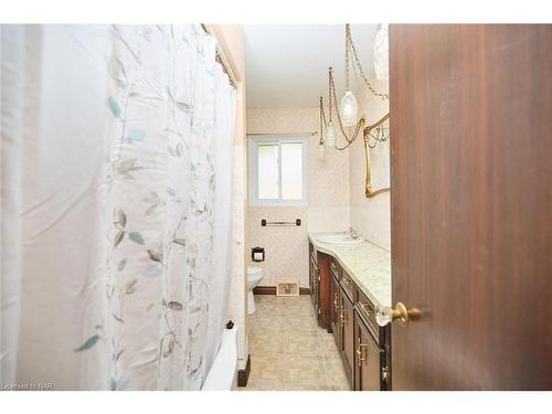 5 Cherrywood Avenue, Fonthill, ON - Indoor Photo Showing Bathroom