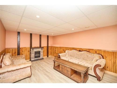 5 Cherrywood Avenue, Fonthill, ON - Indoor With Fireplace