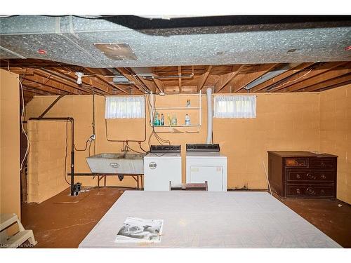 5 Cherrywood Avenue, Fonthill, ON - Indoor Photo Showing Basement