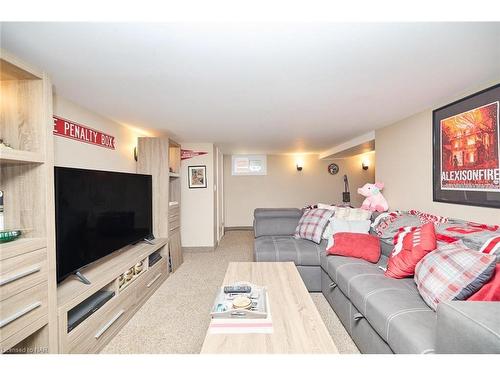 144 River Road, Welland, ON - Indoor Photo Showing Living Room