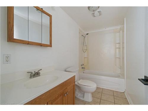 237 Mitchell Street, Port Colborne, ON - Indoor Photo Showing Bathroom