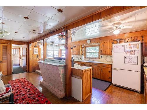 3052 Maple Avenue, Ridgeway, ON - Indoor Photo Showing Kitchen