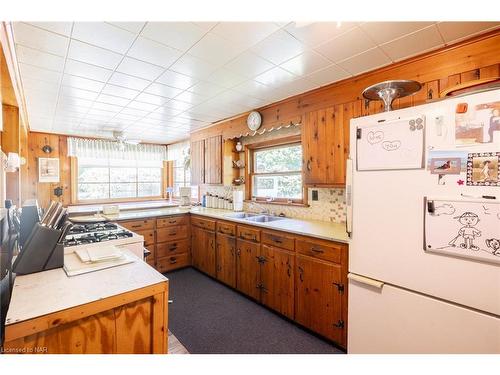 3052 Maple Avenue, Ridgeway, ON - Indoor Photo Showing Kitchen With Double Sink