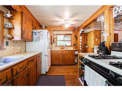 3052 Maple Avenue, Ridgeway, ON - Indoor Photo Showing Kitchen