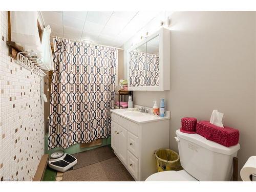 3052 Maple Avenue, Ridgeway, ON - Indoor Photo Showing Bathroom