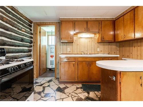 910 Bernard Avenue, Ridgeway, ON - Indoor Photo Showing Kitchen