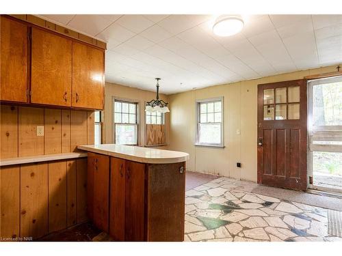 910 Bernard Avenue, Ridgeway, ON - Indoor Photo Showing Other Room