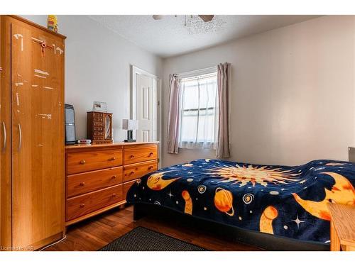 3 Delaware Avenue, St. Catharines, ON - Indoor Photo Showing Bedroom