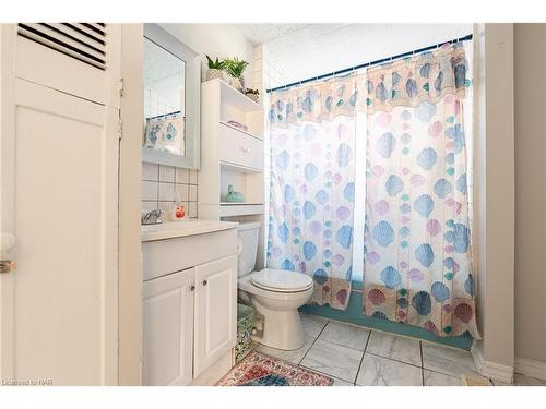 3 Delaware Avenue, St. Catharines, ON - Indoor Photo Showing Bathroom