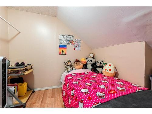 3 Delaware Avenue, St. Catharines, ON - Indoor Photo Showing Bedroom