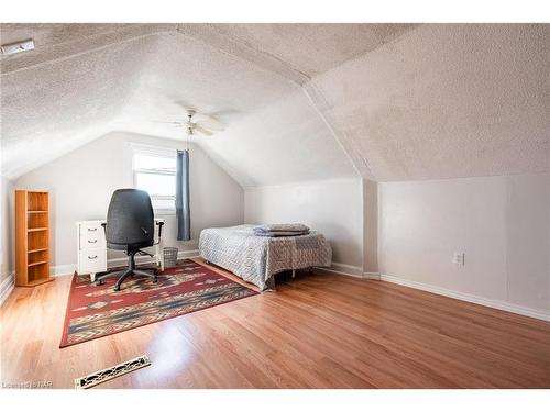 3 Delaware Avenue, St. Catharines, ON - Indoor Photo Showing Bedroom