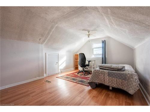 3 Delaware Avenue, St. Catharines, ON - Indoor Photo Showing Bedroom