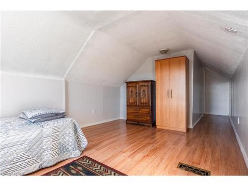 3 Delaware Avenue, St. Catharines, ON - Indoor Photo Showing Bedroom