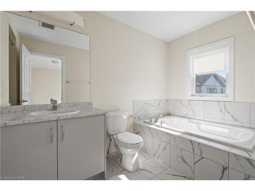 55 Rowlock St Street, Welland, ON - Indoor Photo Showing Bathroom