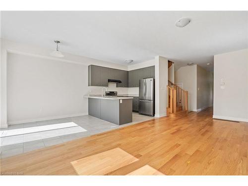 55 Rowlock St Street, Welland, ON - Indoor Photo Showing Kitchen