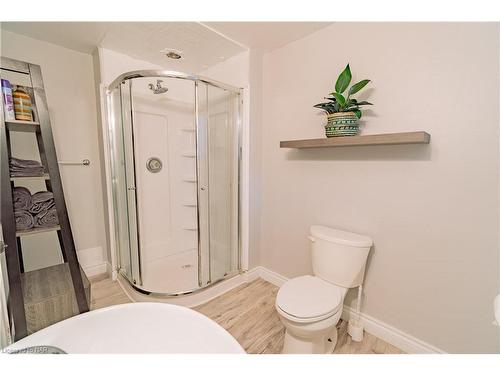 65 Wildwood Road, St. Catharines, ON - Indoor Photo Showing Bathroom