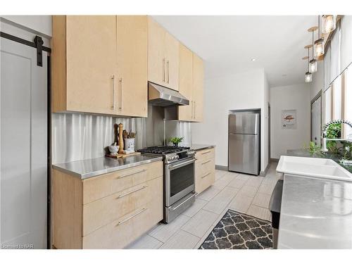 17 Thomas Street, St. Catharines, ON - Indoor Photo Showing Kitchen With Stainless Steel Kitchen